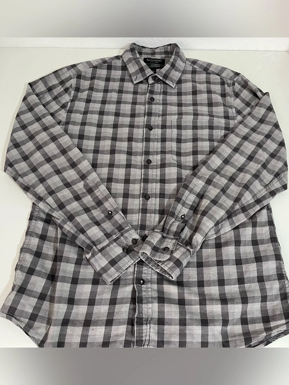 Banana Republic  Luxe Flannel Men's Gray and Black Plaid Long Sleeve Shirt